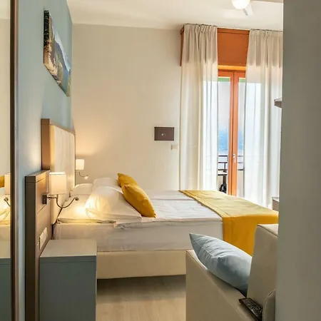 Hotel Limone 3*