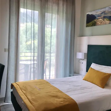 Limone 3* 利莫内-苏尔加达